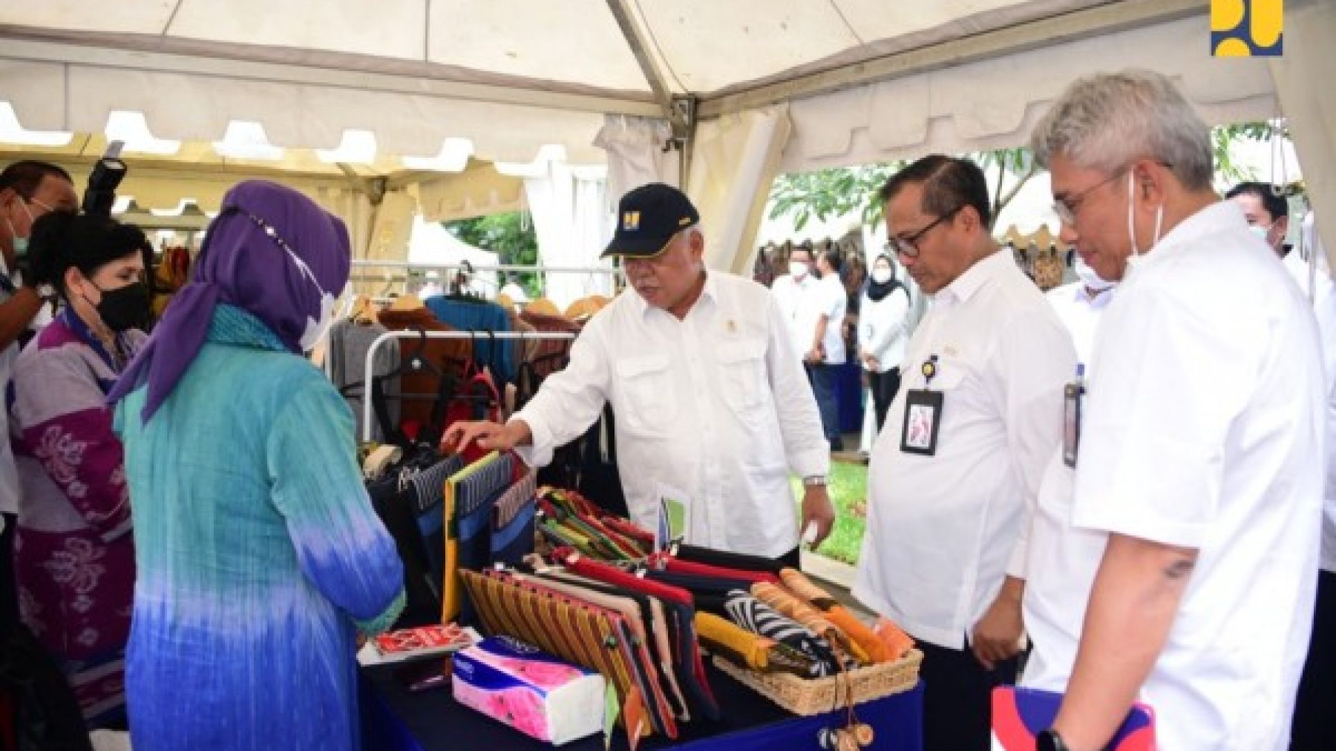 dorong-pemanfaatan-produk-dalam-negeri-kementerian-pupr-selenggarakan-pameran-umkm-3302e604-c503-4913-a0f2-aefcf88fd096